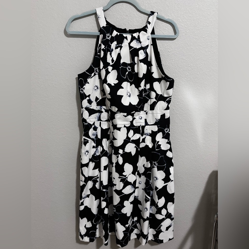 Roz & Ali women’s black and white floral cocktail dress